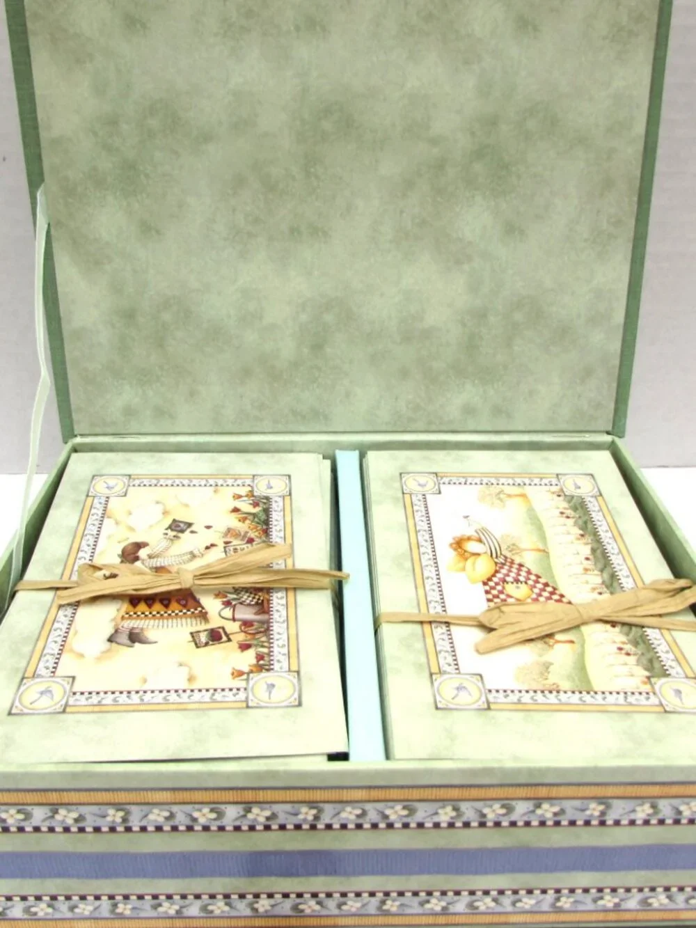 Debbie Mumm Deluxe 36 Blank Note Card Decorative Envelopes Set Keepsake Box